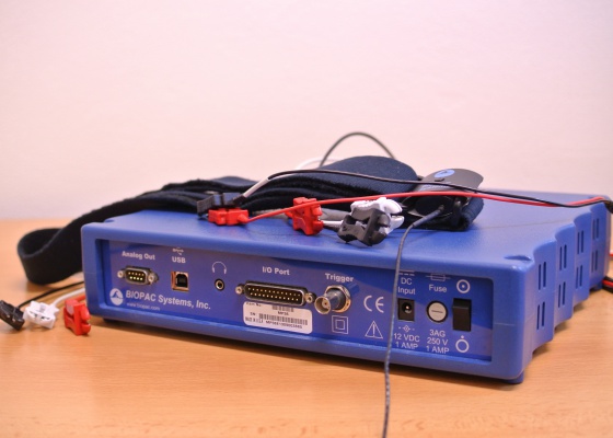 Student device for measuring psychophysiological signals