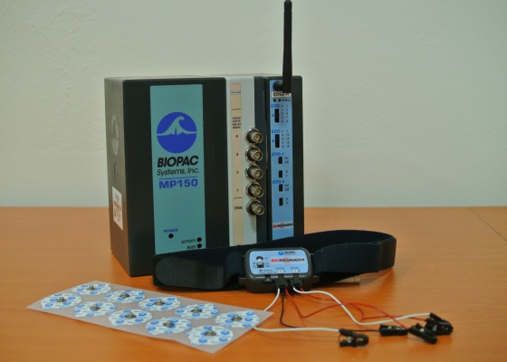 Eye activity measuring device (EOG)