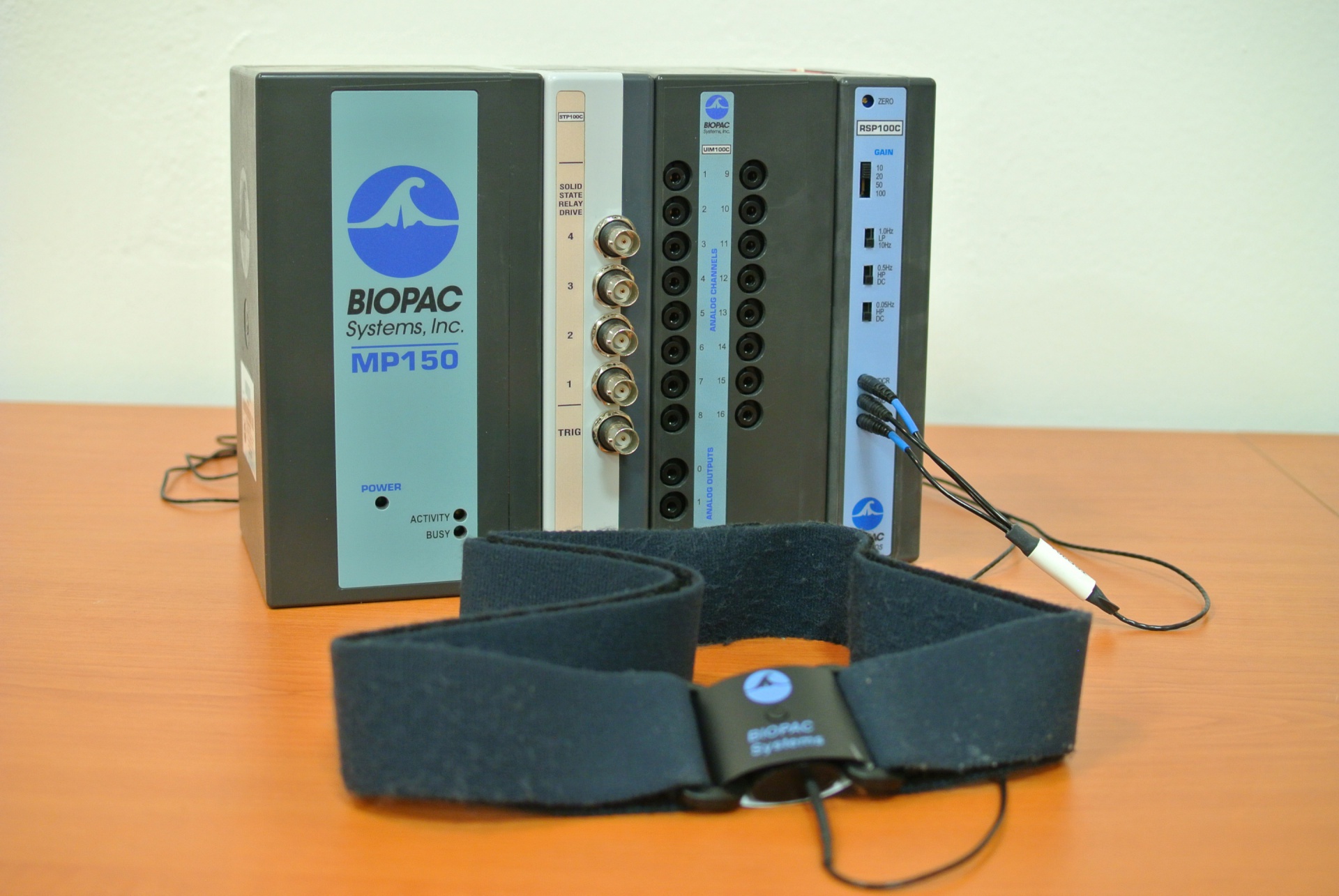 Respiratory activity measuring device