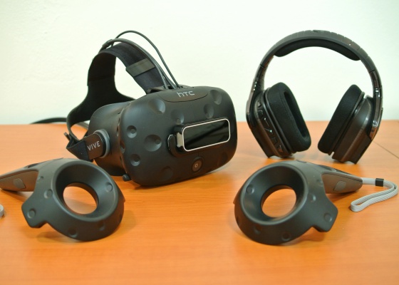 Fully immersive virtual reality device – Room-Scale VR