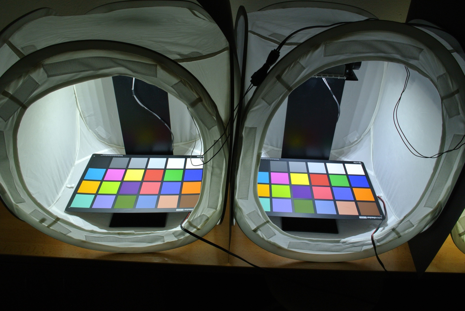 White photography tents (40x40x40cm) and calibrated colour boards