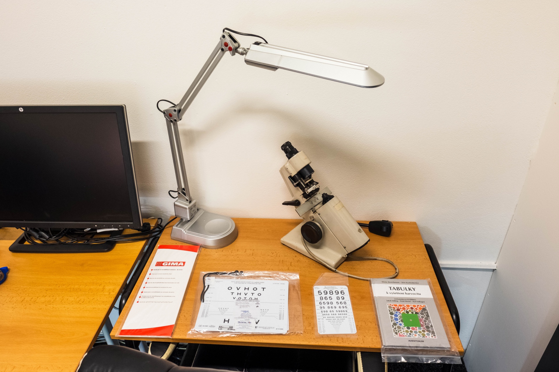 Optotypy pro vyšetření zrakové ostrosti a kontrastní citlivosti na dálku i na blízko