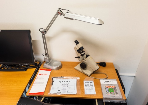 Optotypes for examining visual acuity and contrast sensitivity for long and close ranges