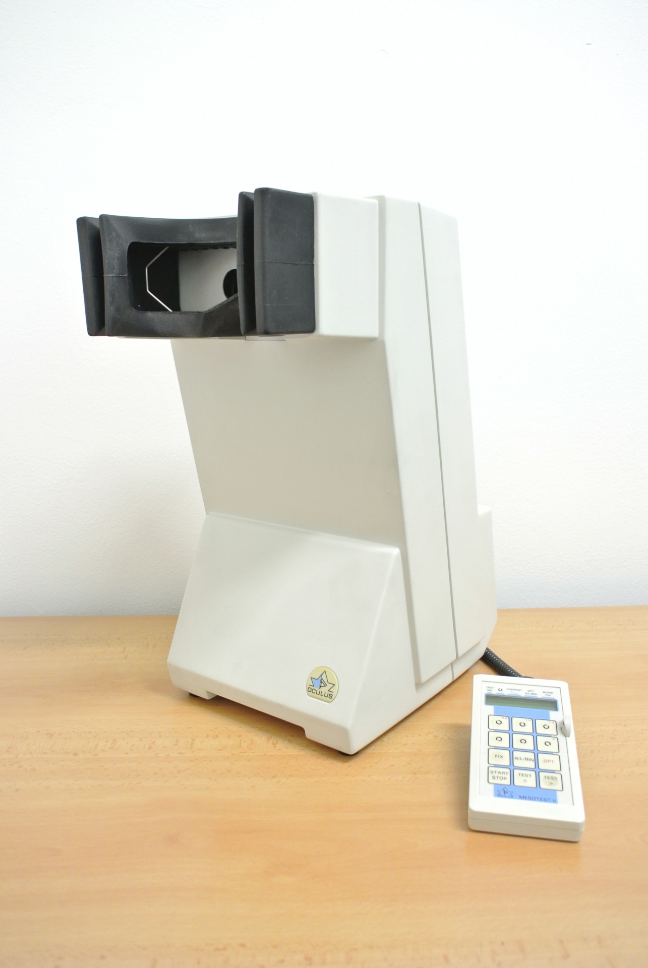 Oculus Mesotest II for examining mesopic vision