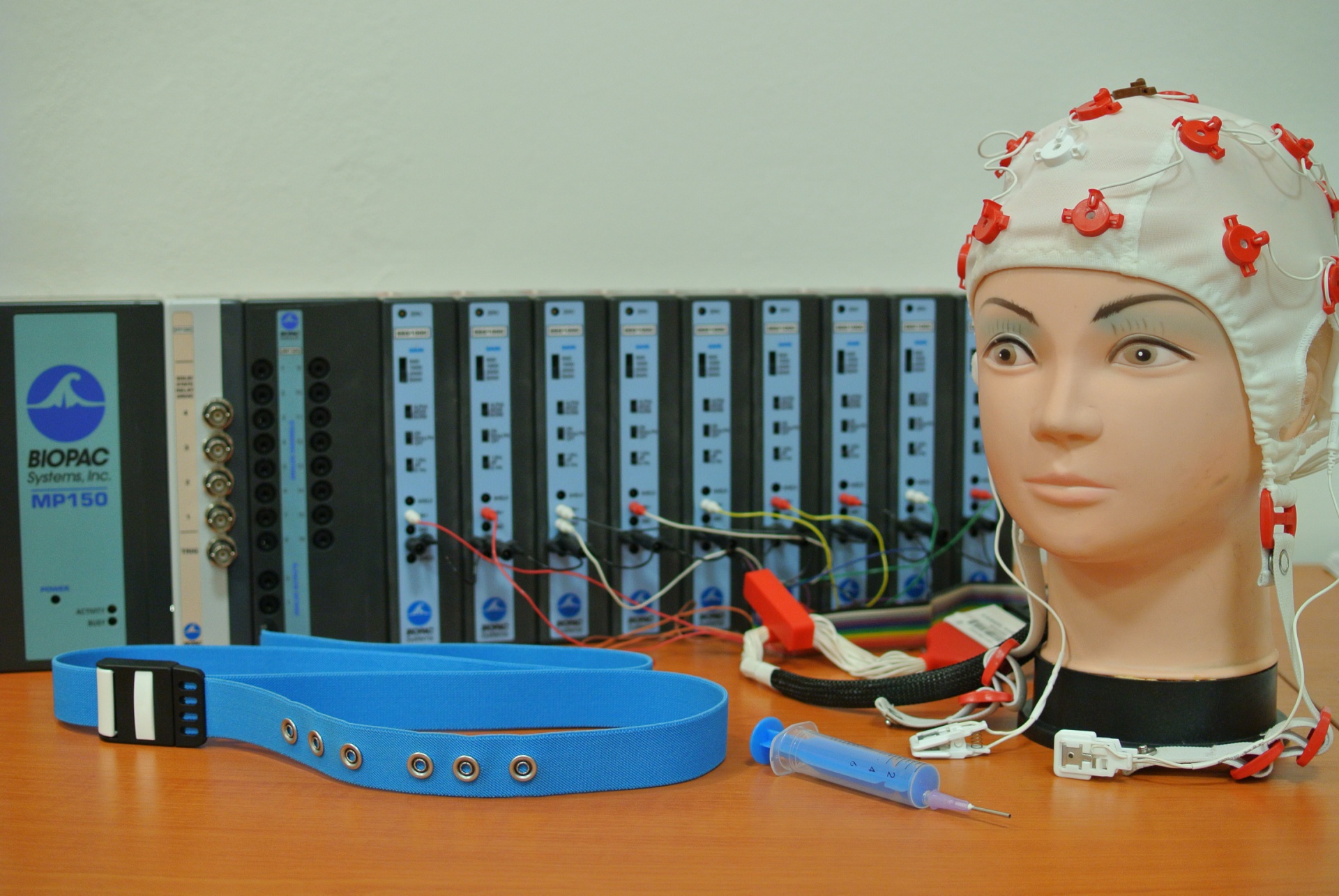 Zařízení pro měření mozkové aktivity (EEG)