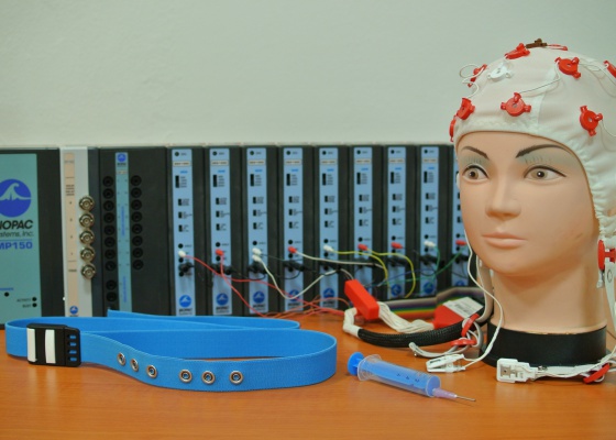 Brain activity measuring device (EEG)