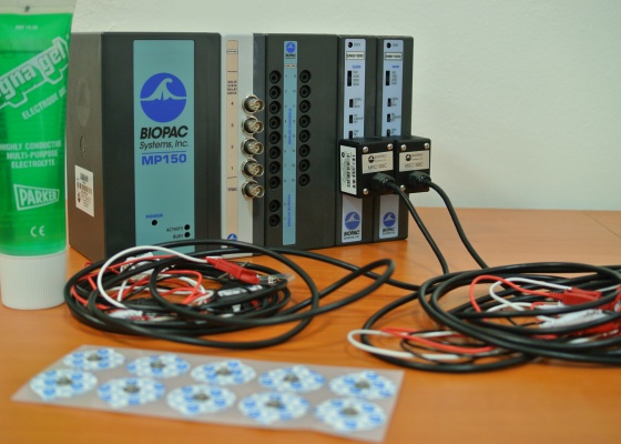 Muscle activity measuring device (EMG)