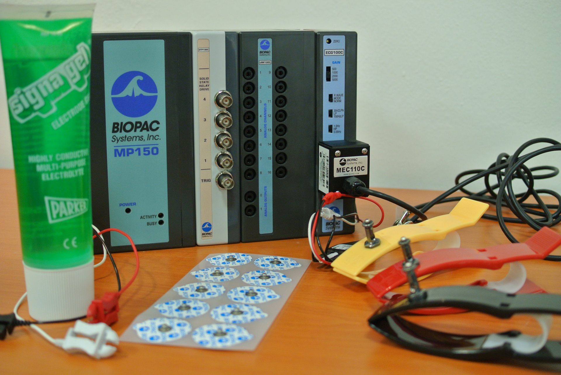 Heart activity measuring device (ECG)