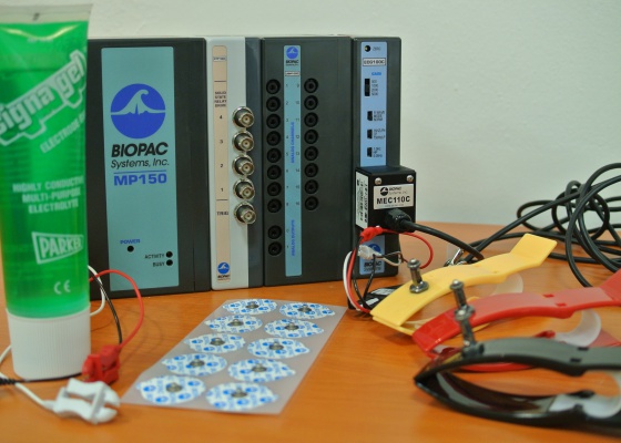 Heart activity measuring device (ECG)