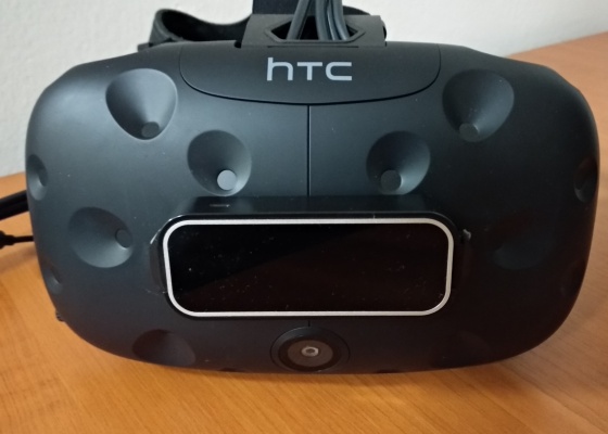 Immersive virtual reality with external position-tracking sensors